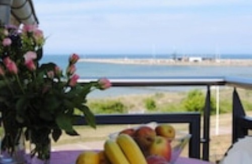 Glowe Apartment | Apartment harbor view