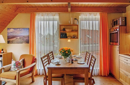 Spiekeroog Apartment | Apartment 'Haus Admiral - Fewo Nordlicht' with Private Terrace, Private Garden and Wi-Fi