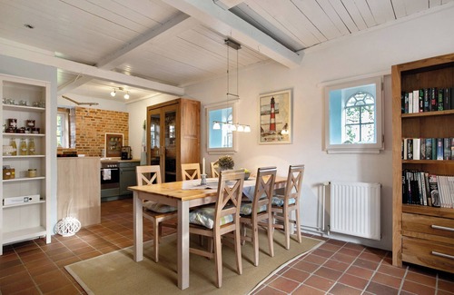 Rodenas Apartment | Apartment 'Haus Am Alten Deich' with Private Terrace, Shared Garden and Wi-Fi