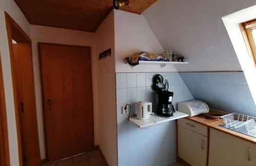 Hainsberg Apartment | Apartment 'Haus Am Waldrand' with Mountain View, Private Terrace and Wi-Fi