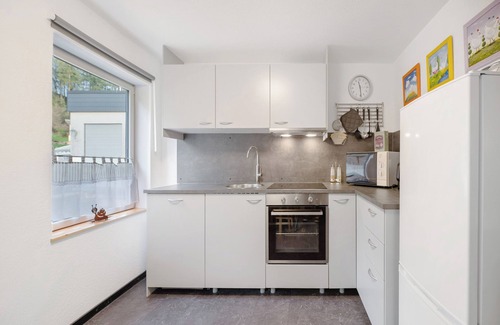 Monzelfeld Apartment | Apartment 'Haus Annenberg' with Shared Terrace, Shared Garden and Wi-Fi