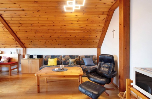 Weilheim Apartment | Apartment 'Haus Dorfschmiede' with Mountain View, Shared Garden and Wi-Fi