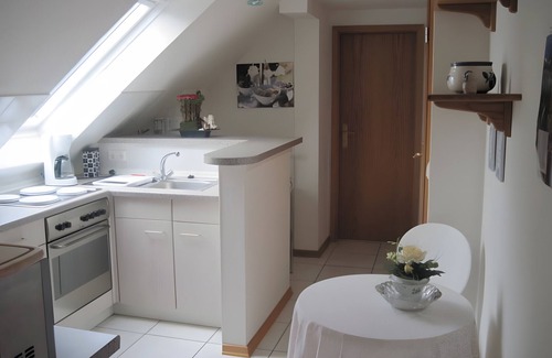 Brunsbuttel Apartment | Apartment 'Haus Herzog' with Shared Garden and Wi-Fi