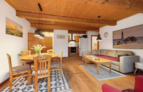 Hillgroven Apartment | Apartment 'Haus Mühlenhof 4' with Private Terrace, Shared Garden and Wi-Fi