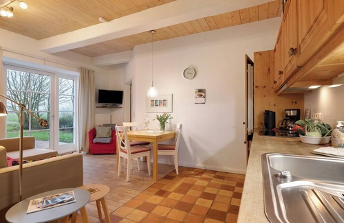 Hillgroven Apartment | Apartment 'Haus Mühlenhof 1' with Private Terrace, Shared Garden and Wi-Fi