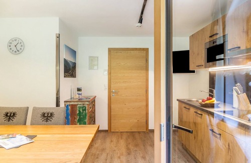 Madseit Apartment | Apartment 'Haus Marchegg - Gletscher' with Mountain View, Balcony and Wi-Fi