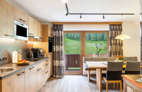 Madseit Apartment | Apartment 'Haus Marchegg - Gletscher' with Mountain View, Balcony and Wi-Fi