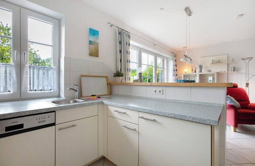Suden Apartment | Apartment 'Haus Schwalbennest' with Private Terrace, Shared Garden and Wi-Fi
