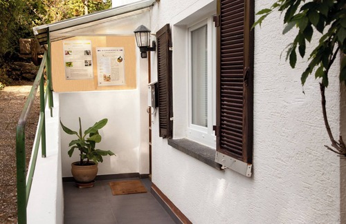 Oberlengenhardt Apartment | Apartment 'Haus Zur Bienenweide' with Shared Terrace, Balcony and Wi-Fi