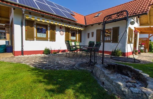 Thalheim Apartment | Apartment 'Heimatgefühl Thalheim' with Private Terrace, Private Garden and Wi-Fi