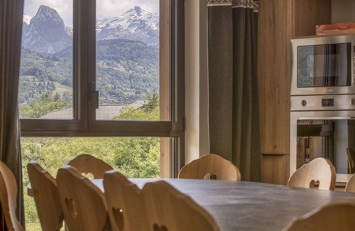 Morillon Apartment | Apartment 'Hellébore' with Mountain View, Balcony and Wi-Fi