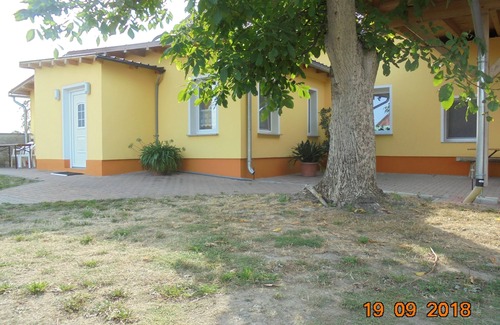 Falkenberg Apartment | Apartment Hildegard modern furnished and close to the recreation area Kiebitz See