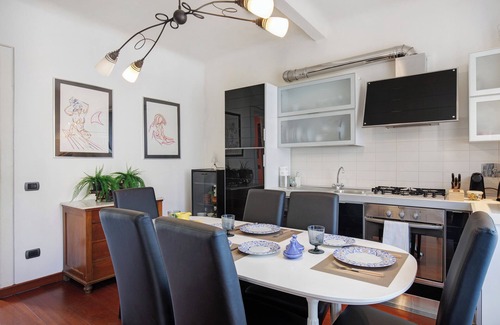Borgo a Mozzano Apartment | Apartment 'Hilary House' with Balcony