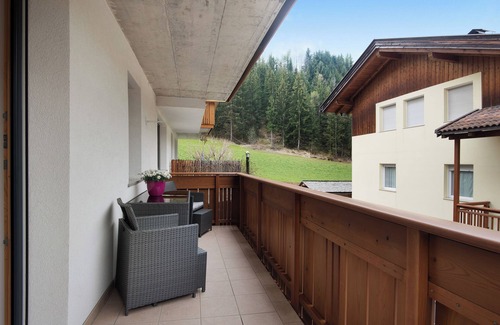 Santa Maddalena Apartment | Apartment "Hilber Furchetta" with Mountain View, Garden and Wi-Fi