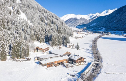 Prateria Ski Chalet | Apartment “Hofchalet Heu - Örlerhof” with Mountain View, Sauna, Garden & Terrace