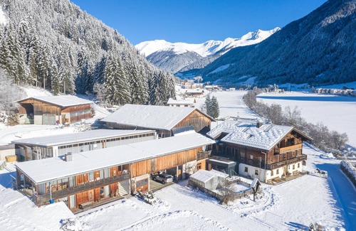 Prateria Apartment | Apartment “Hofchalet Alm - Örlerhof” with Mountain View, Whirlpool, Garden & Terrace