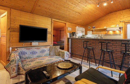 Fedderingen House | Apartment 'Holzhaus Grimm' with Private Terrace and Wi-Fi