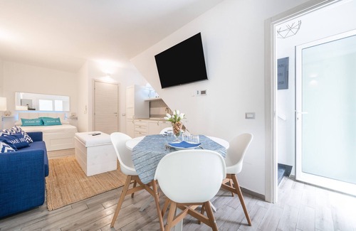 Calasetta Apartment | Apartment 'Home 101' with Sea View, Wi-Fi and Air Conditioning