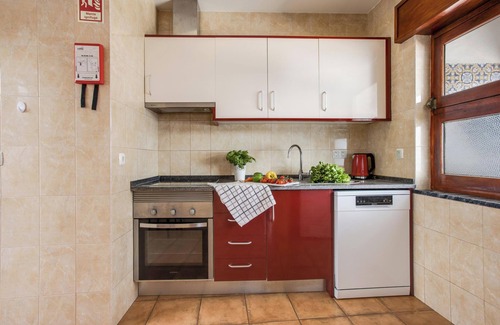 Vila do Bispo House | Apartment Home Casa das Flores with Balcony, Garden, Wi-Fi & Terrace