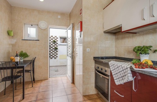 Vila do Bispo House | Apartment Home Casa das Flores with Balcony, Garden, Wi-Fi & Terrace