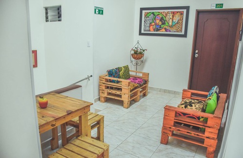 Cali Apartment | Apartment, Hot water, Wifi, Bathroom per bedroom.