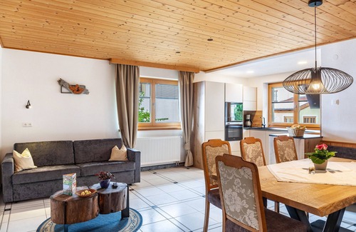 Kartitsch Apartment | Apartment 'Hotel Sonnblick - Wohnung Klaus' with Mountain View, Shared Terrace and Wi-Fi
