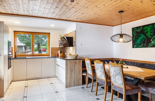 Kartitsch Apartment | Apartment 'Hotel Sonnblick - Wohnung Klaus' with Mountain View, Shared Terrace and Wi-Fi