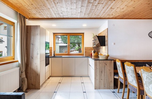 Kartitsch Apartment | Apartment 'Hotel Sonnblick - Wohnung Klaus' with Mountain View, Shared Terrace and Wi-Fi