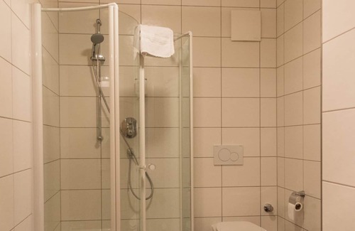Uslar House | Apartment In A Hotel 'Landhotel Für Familien Und Firmen' with Shared Terrace, Balcony and Wi-Fi