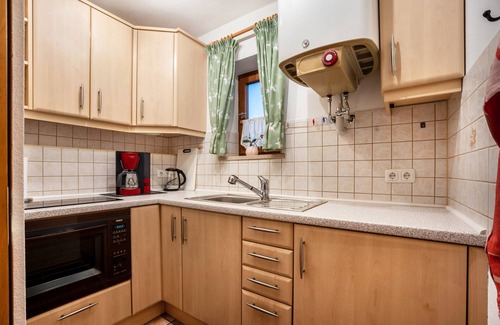 Urspring Apartment | Apartment 'In Urspring Am Lechstausee' with Mountain View, Shared Garden and Balcony