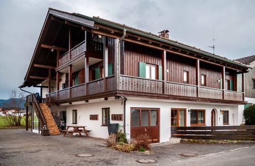 Urspring Apartment | Apartment 'In Urspring Am Lechstausee' with Mountain View, Shared Garden and Balcony