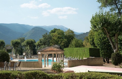 Montbrun-les-Bains Apartment | Apartment in Rhone Alpes with Pool and Lake