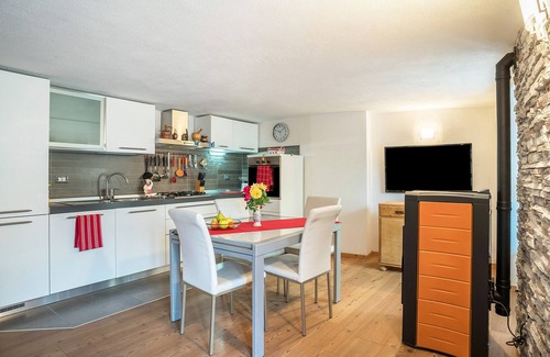 San Lorenzo in Banale Apartment | Apartment "Il Ponte del Borgo" with Mountain View in the South of Lago di Molveno