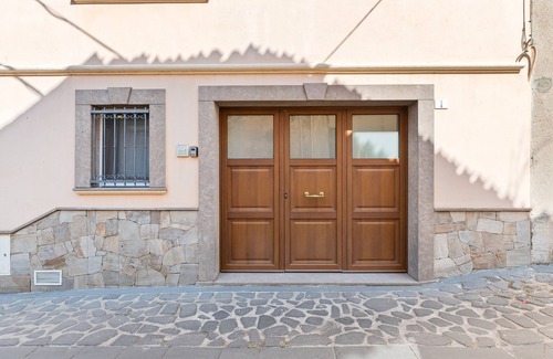 Scano di Montiferro Apartment | Apartment 'Il Fascino Del Borgo Al Primo Piano' with Wi-Fi and Air Conditioning