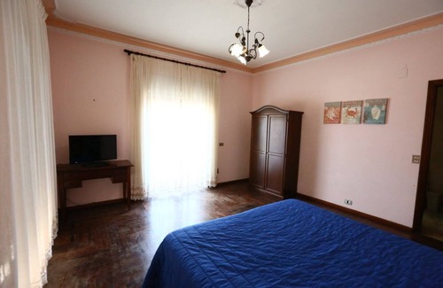 Villa San Giovanni Apartment | Apartment in the center: 5 bedrooms; 10 beds; 3 bathrooms