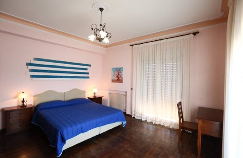 Villa San Giovanni Apartment | Apartment in the center: 5 bedrooms; 10 beds; 3 bathrooms