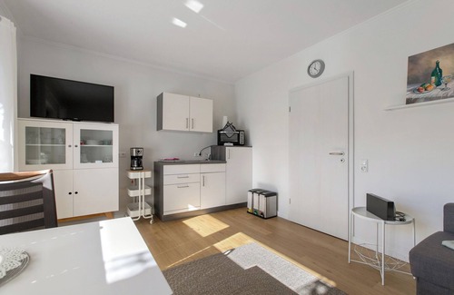 Meldorf Apartment | Apartment 'Ida 1' with Private Terrace, Shared Garden and Wi-Fi