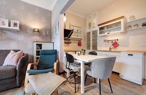 Altenbruch Apartment | Apartment 'Ida' with Private Terrace, Shared Garden and Wi-Fi