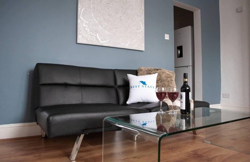 Kempston Apartment | Apartment Ideal for Hospital by Nest Stays