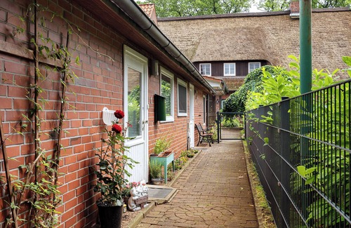 Stelle Apartment | Apartment 'Idyllisches Zimmer Im Grünen' with Private Garden and Wi-Fi