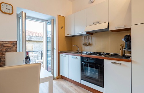 Loceri Apartment | Apartment 'Il Cinghiale Bianco' with Balcony, Wi-Fi and Air Conditioning
