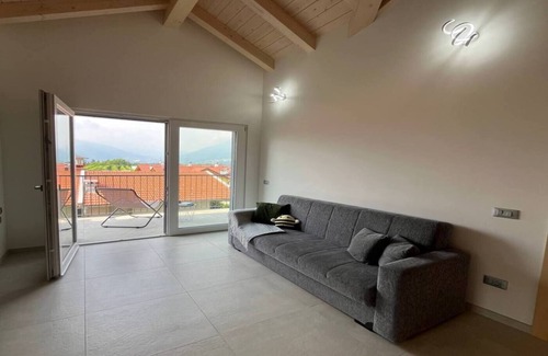 Taio Apartment | Apartment 'Il Melario' with Mountain View, Shared Garden and Balcony
