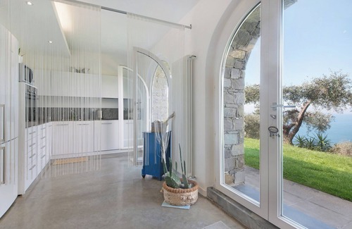 Bonassola Apartment | Apartment "Il Paradiso Sul Mare" with Shared Garden and Wi-Fi