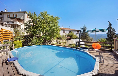 Siglioli Apartment | Apartment 'Il piccolo fienile' with Shared Pool, Garden and Wi-Fi