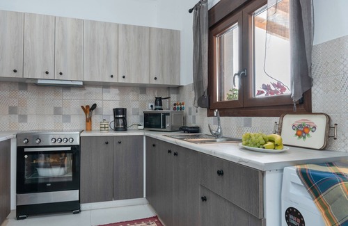 Panormos Apartment | Apartment 'Iliana 2' with Mountain View, Wi-Fi and Air Conditioning