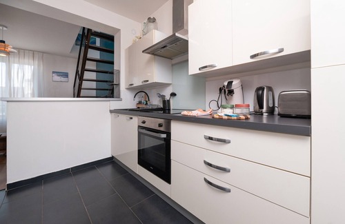 Lorient Apartment | Apartment 'Îlots De Merville' with Wi-Fi