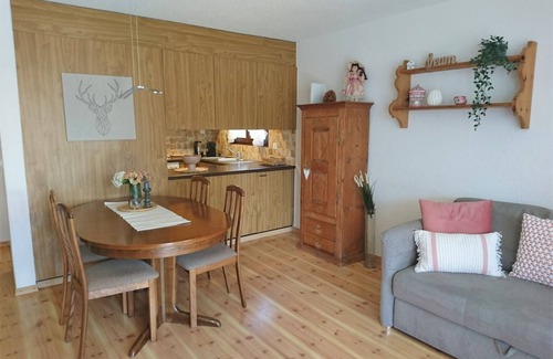 Muralto Apartment | Apartment in a well maintained residence in a central location with indoor pool