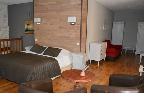 Saint-Beauzeil Apartment | Apartment in a charming hotel