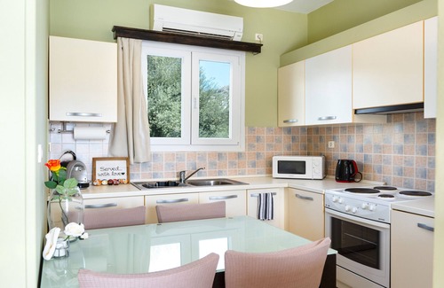 Panteli Apartment | Apartment In A Hotel 'Anemi Leros 1' with Balcony, Wi-Fi and Air Conditioning