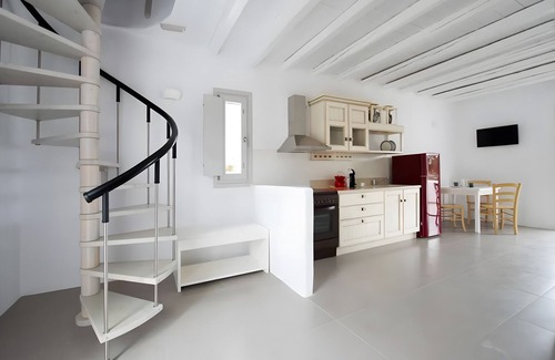 Psathi House | Apartment In A Hotel 'Echinousa Kimolos Maisonette no3' with Sea View, Wi-Fi and Air Conditioning